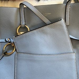 Marc Jacobs Tote used once no scuffs or marks. Perfect for everyday use